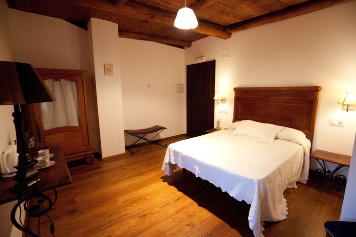 Room 9 of 37
