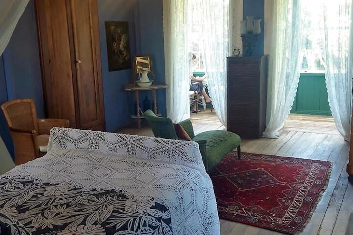 Room 10 of 43
