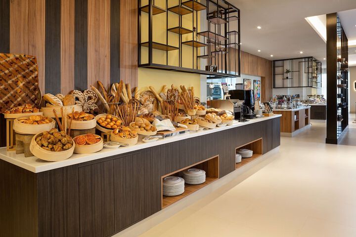 Breakfast/Coffee Service 34 of 45