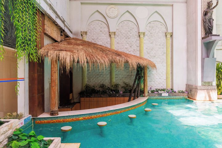 Pools & Facilities
