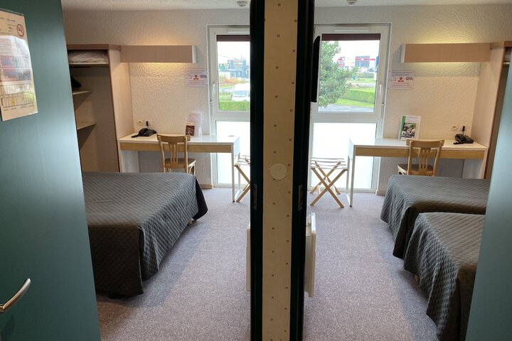 Room 8 of 33