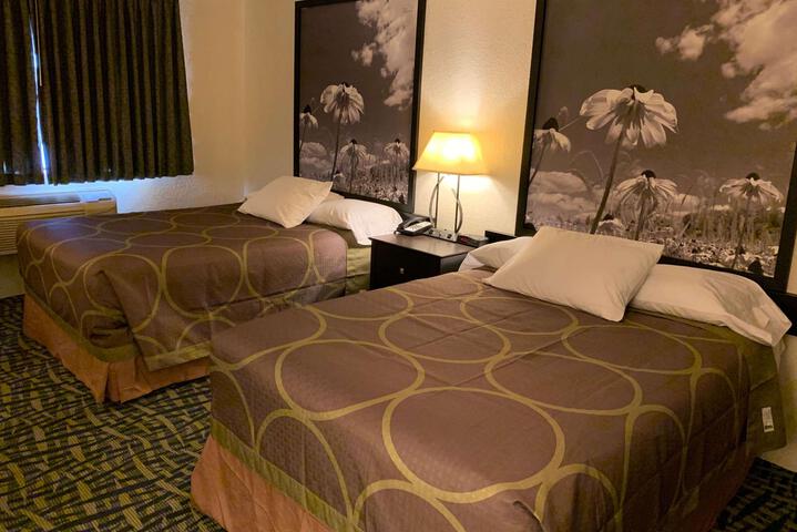 1 Queen Bed (3 of 41)