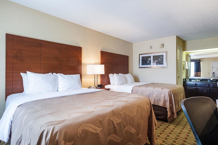 2 Queen Beds (9 of 9)