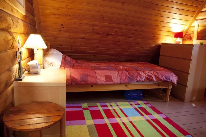 Room 2 of 10