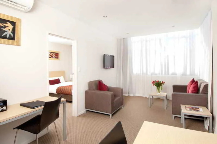 Room 4 of 11