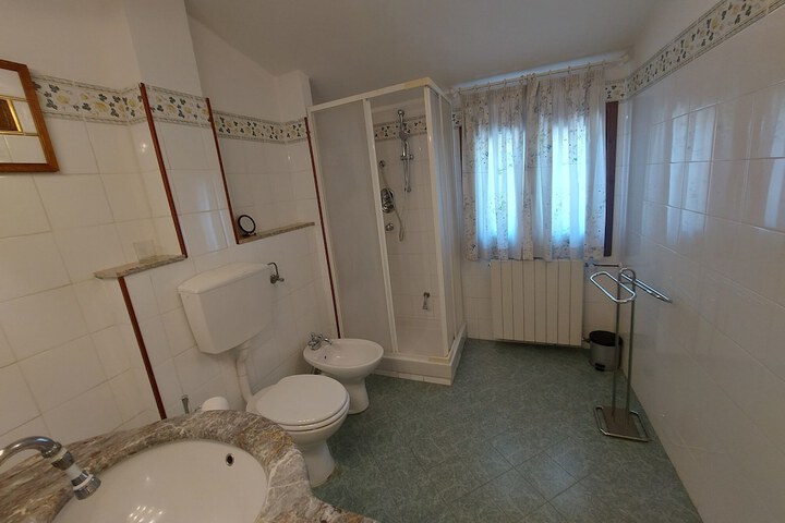 Room 17 of 39
