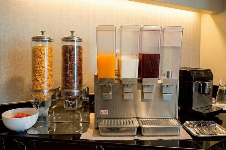 Breakfast/Coffee Service 26 of 35