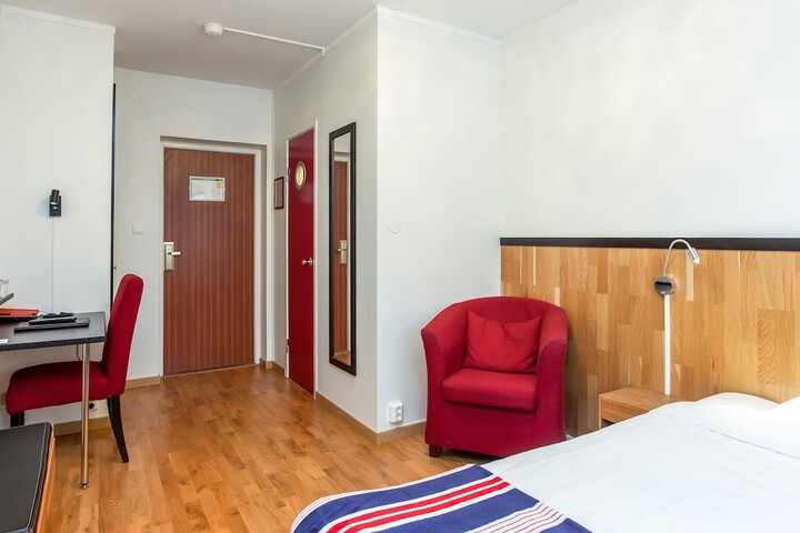 Room 5 of 65