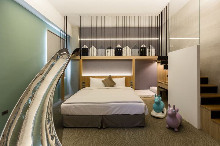 Room 26 of 101