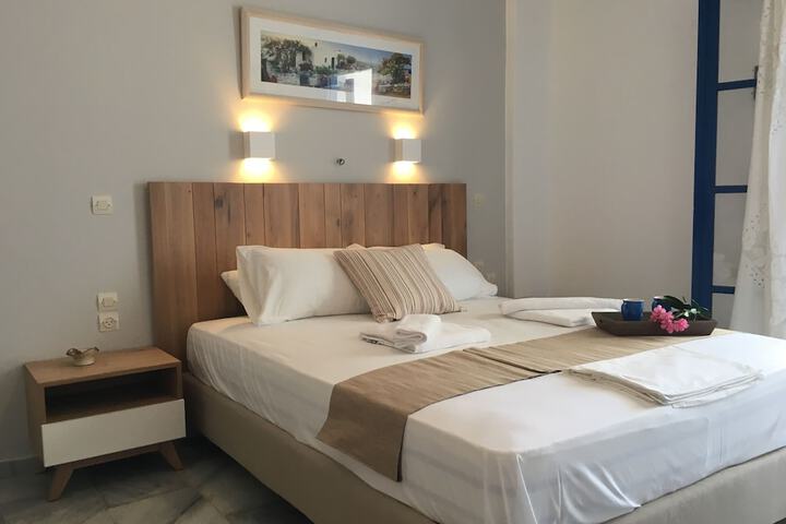 Room 2 of 125