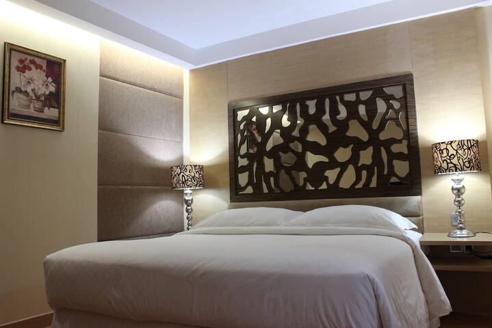 Room 28 of 96