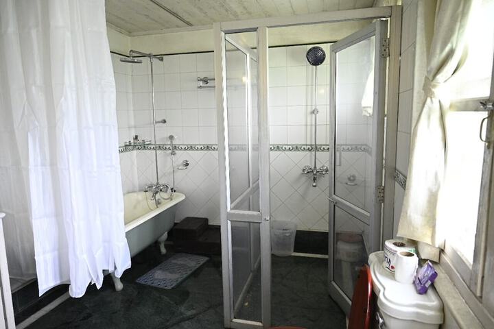 Room 11 of 23