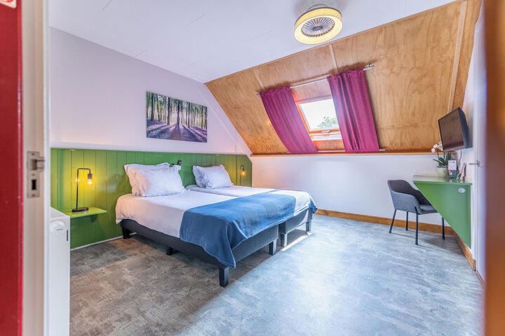 Room 4 of 41