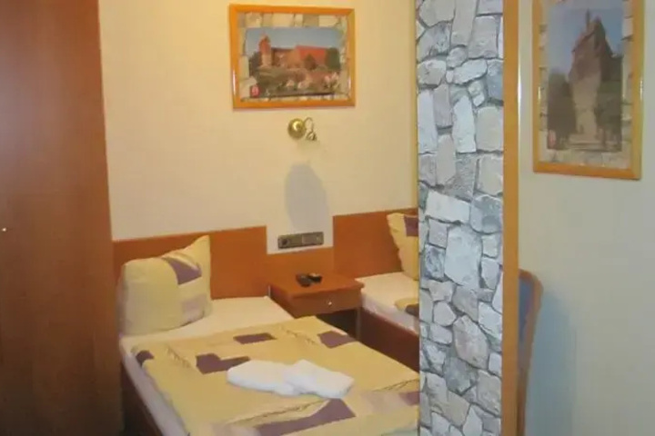 Room 3 of 9