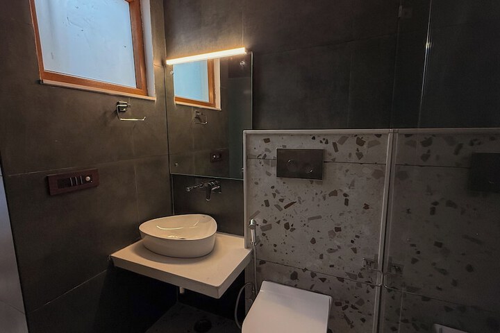 Room 67 of 95