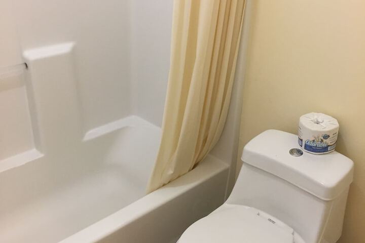 Room 6 of 10