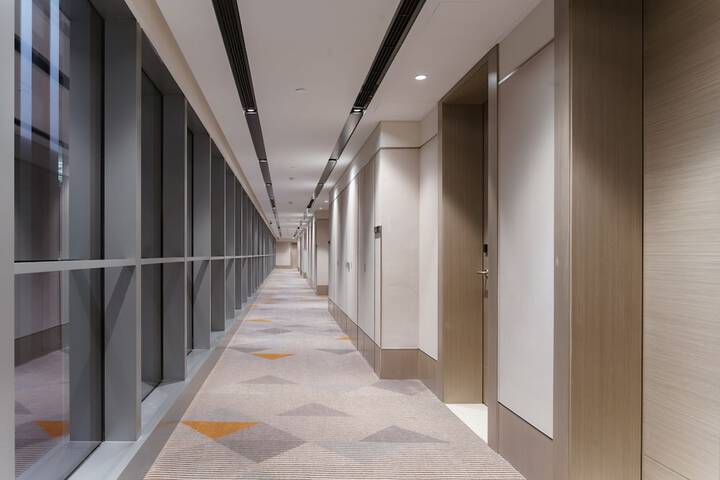 Ballroom/Hall 30 of 36