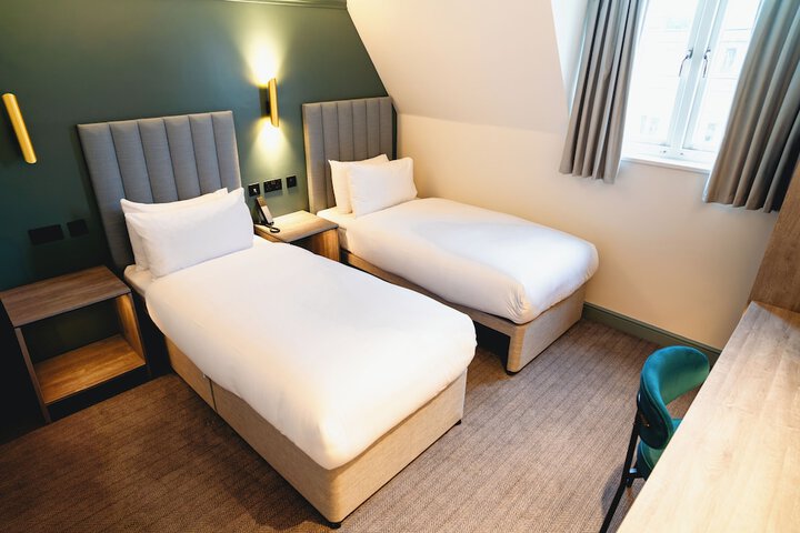 Room 8 of 14