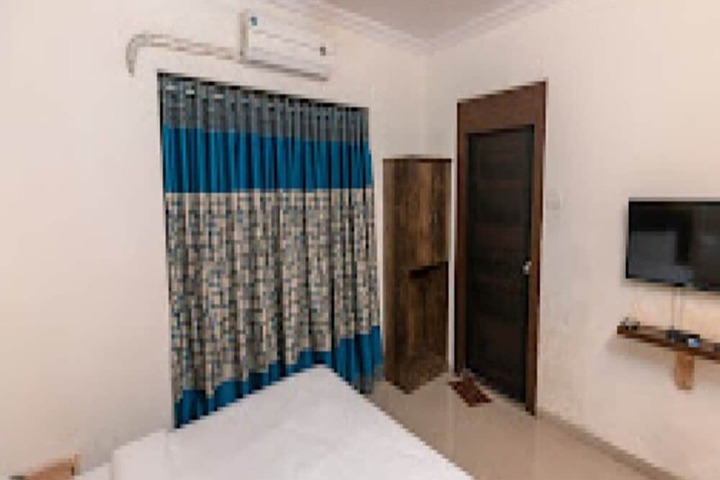 Room 17 of 38