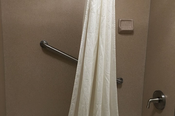 1 King Bed (6 of 7)
