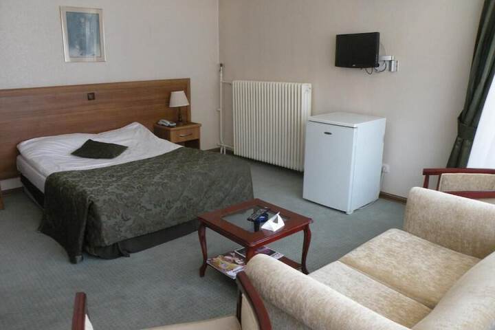 Room 6 of 28