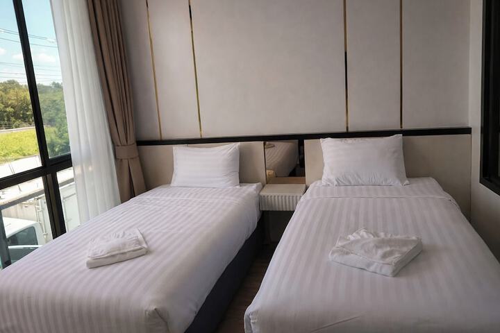 Room 16 of 36