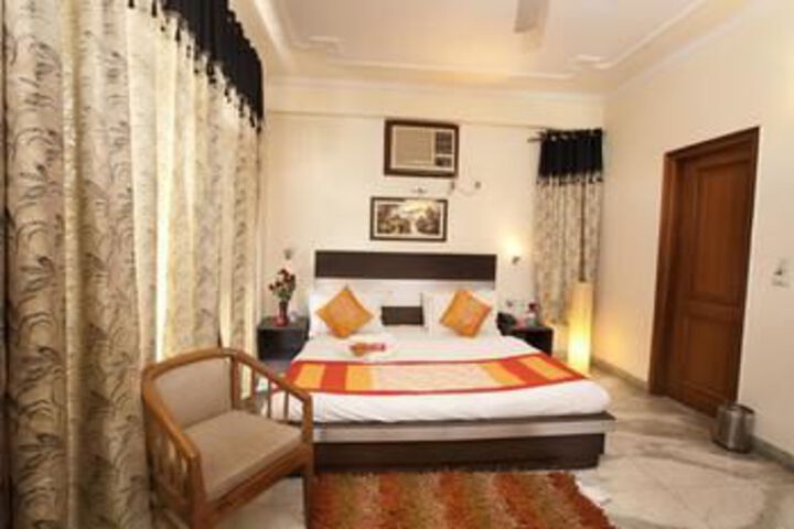 Room 15 of 25
