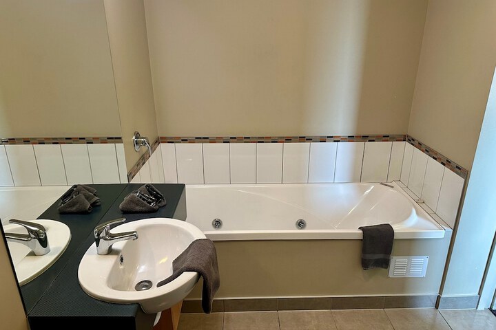 Room 12 of 20