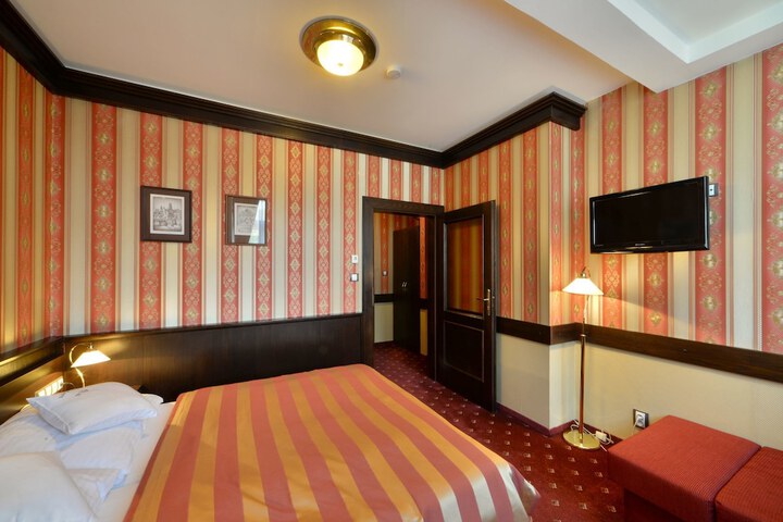 Room 11 of 145