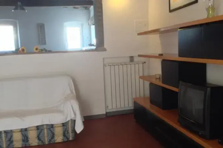 Room 4 of 9