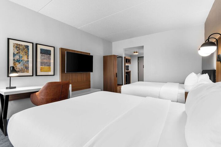 2 Queen Beds (6 of 7)