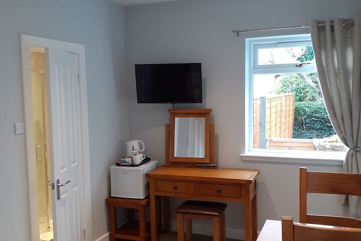 Room 10 of 28