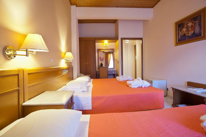 Room 32 of 68