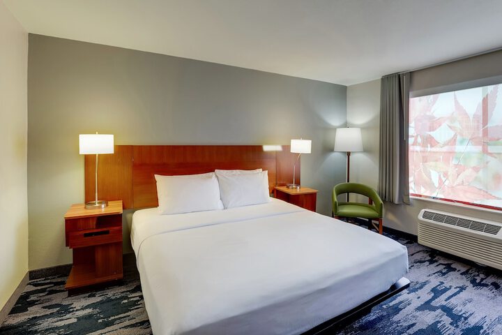 1 King Bed (5 of 14)