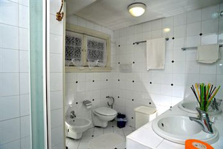 Room 4 of 30