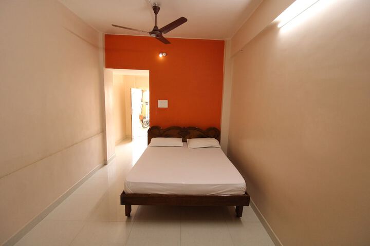 Room 13 of 31