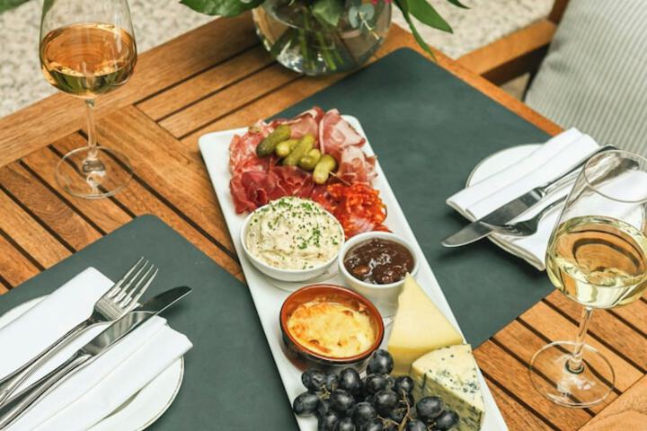 Dining 80 of 122