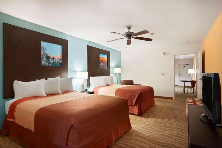 1 King Bed Ground Floor (6 of 10)