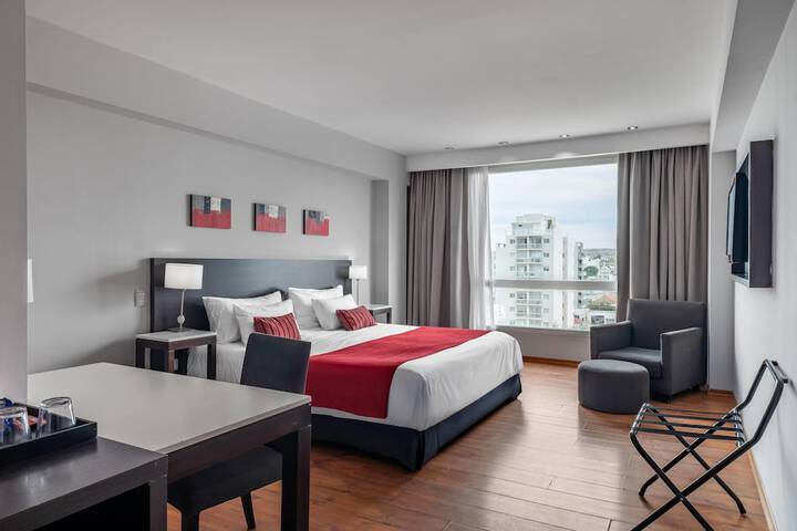 Room 16 of 104