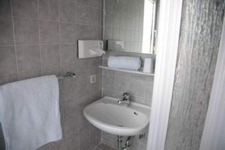 Room 5 of 35