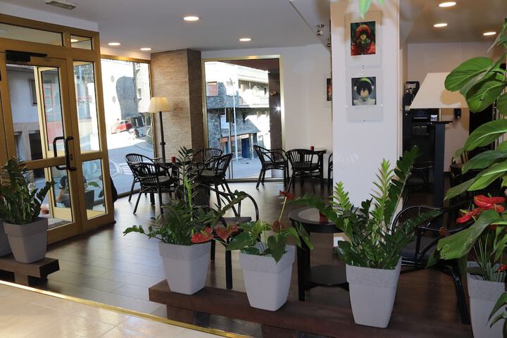 Entrance & Lobby