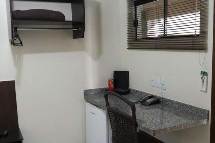 Room 12 of 40