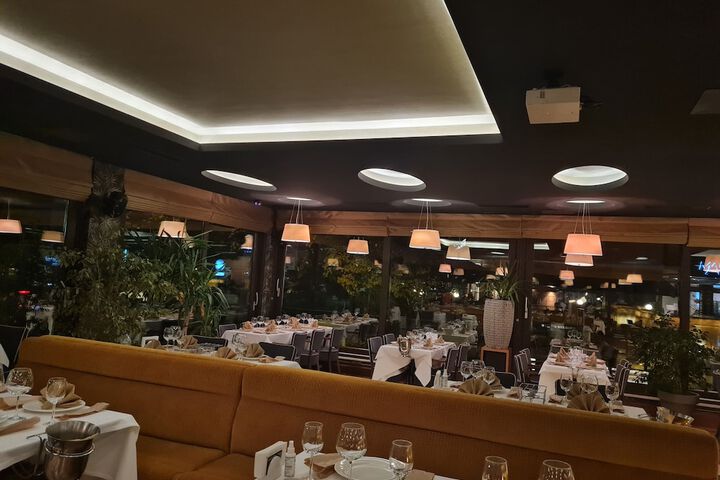 Dining 33 of 64
