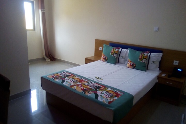 Room 6 of 14