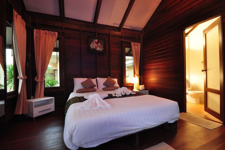 Room 3 of 68