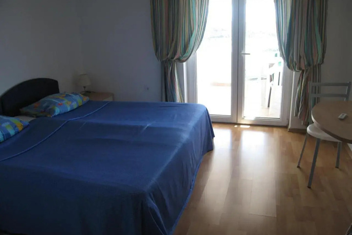 Room 2 of 9