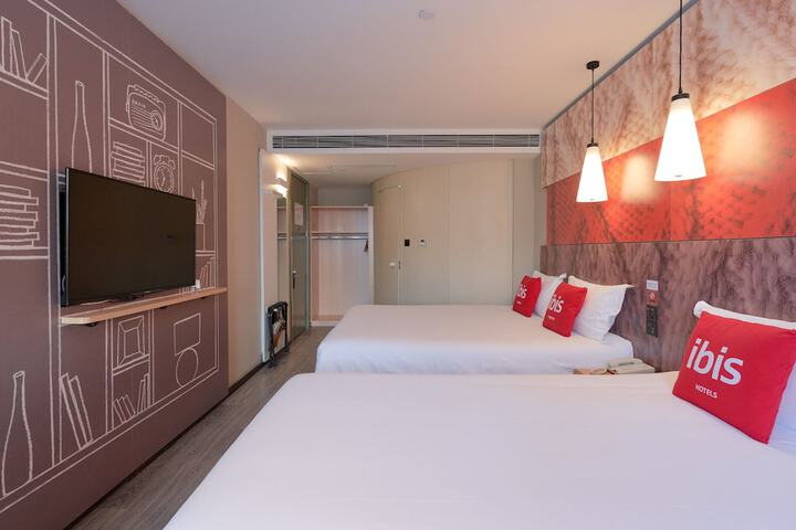 Room 28 of 46