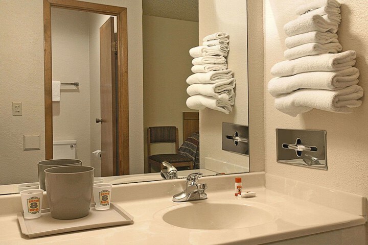 Room 11 of 28