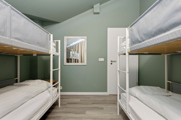 Room 35 of 87