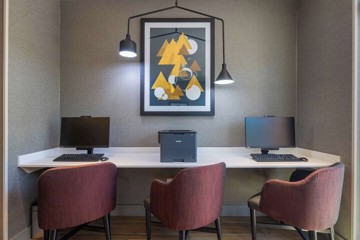 Business Center 63 of 68